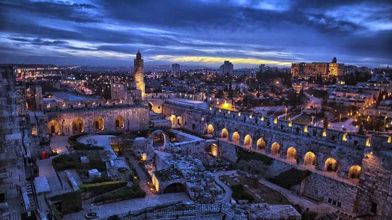 Experience Jerusalem. We have a wide selection of inspiring and exhilerating Jerusalem tours for individuals, couples, families and group travelers with knowlegable local private guides. Day tours and multiple-day tours available  |  IsraelTravelCompany.com Israel private guided tours and day trips in Israel.
